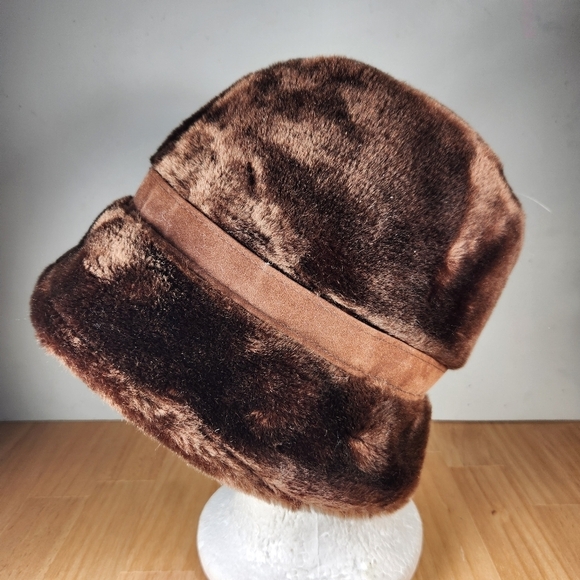 Pillbox Hat Women’s Small Brown Faux Fur Feather Lined Quilted Ear Flaps - Picture 8 of 9